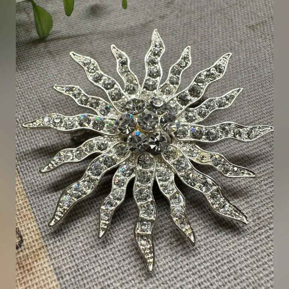 New Charter Club Clear Faceted Crystal Sun Silver Tone Pin Brooch 2” - Boxed